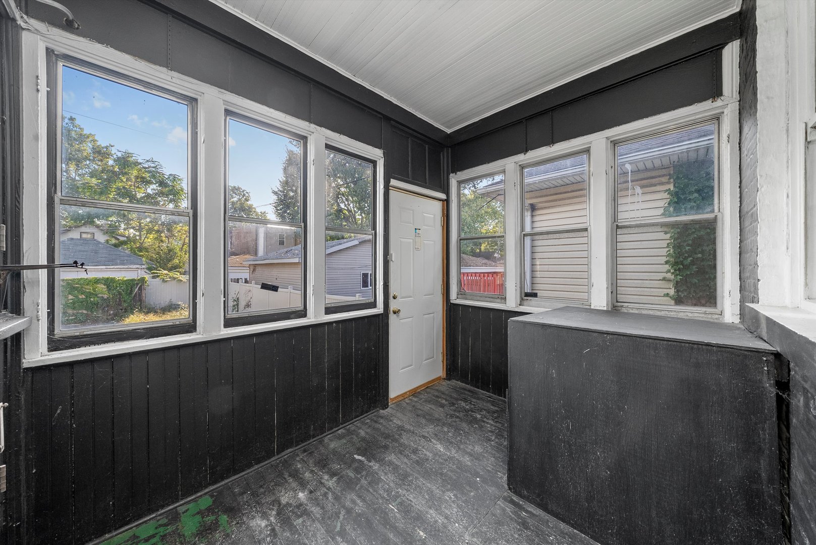 7643 S Paxton Avenue