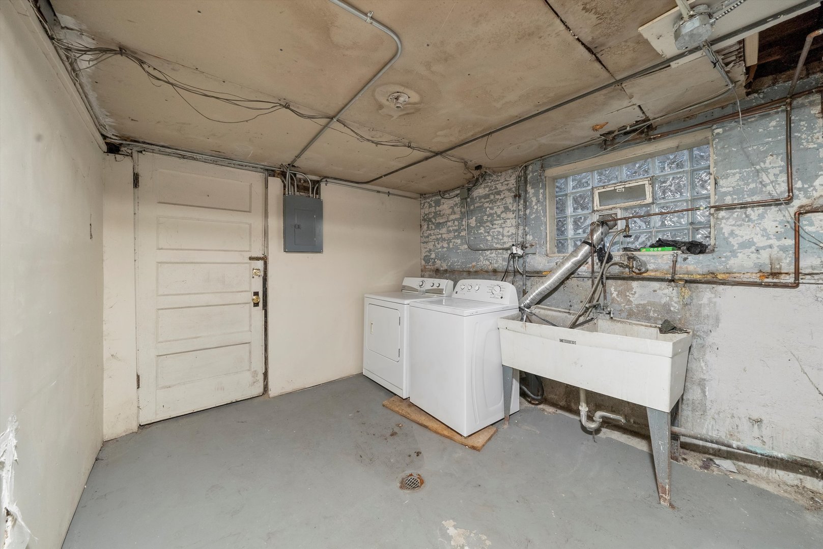 7643 S Paxton Avenue