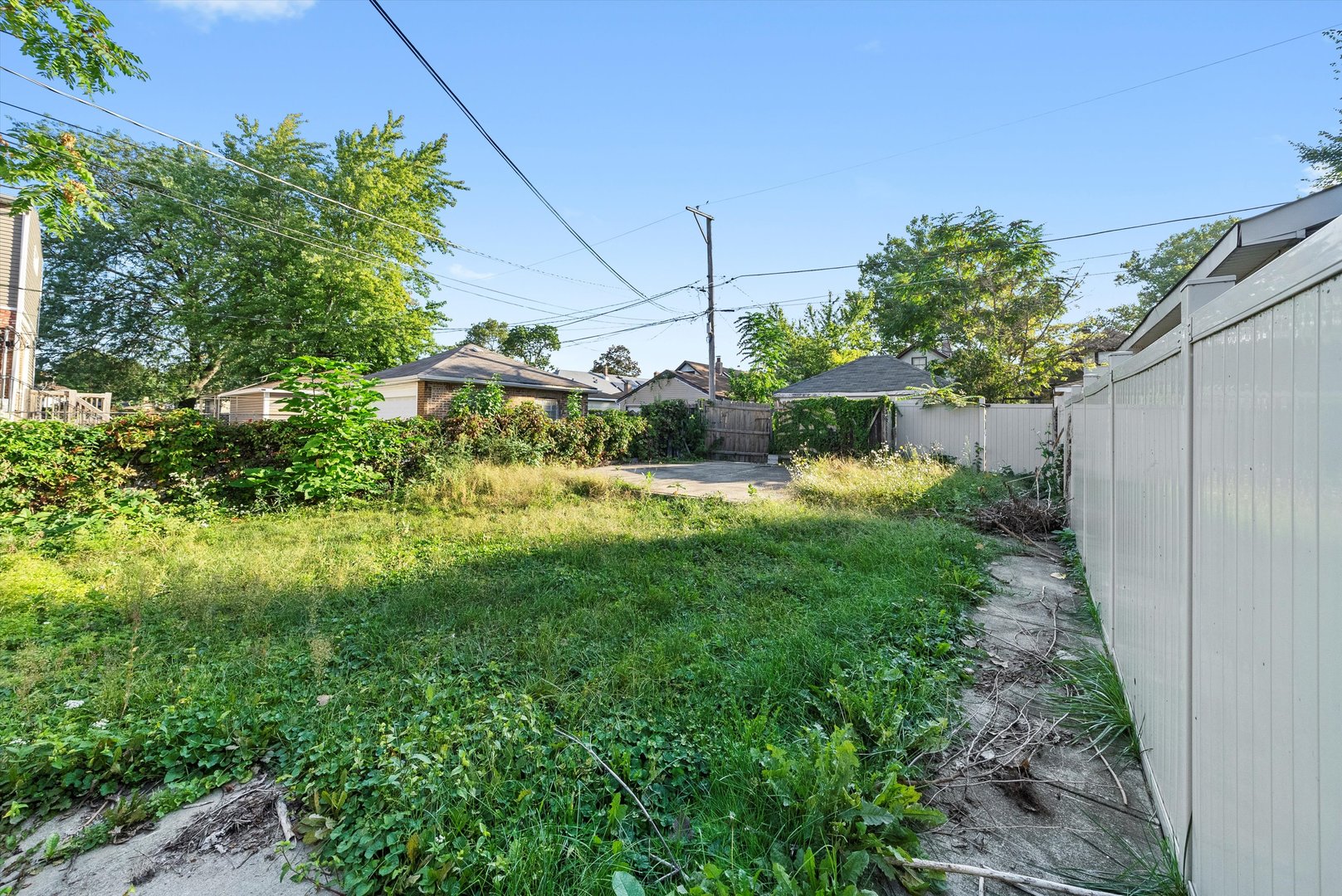 7643 S Paxton Avenue