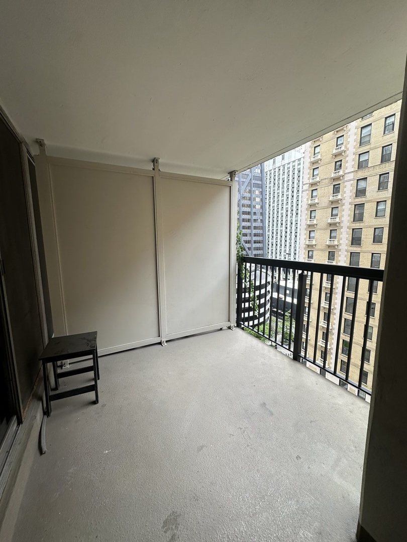 201 E Chestnut Street Unit: 11E