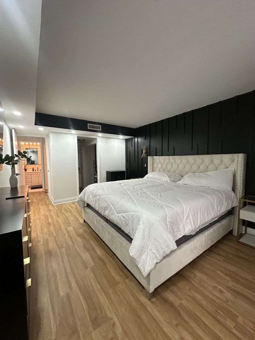 201 E Chestnut Street Unit: 11E