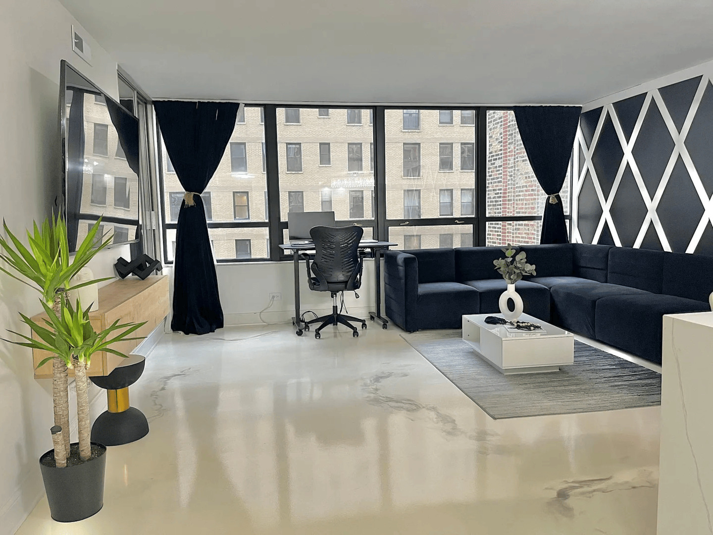 201 E Chestnut Street Unit: 11E