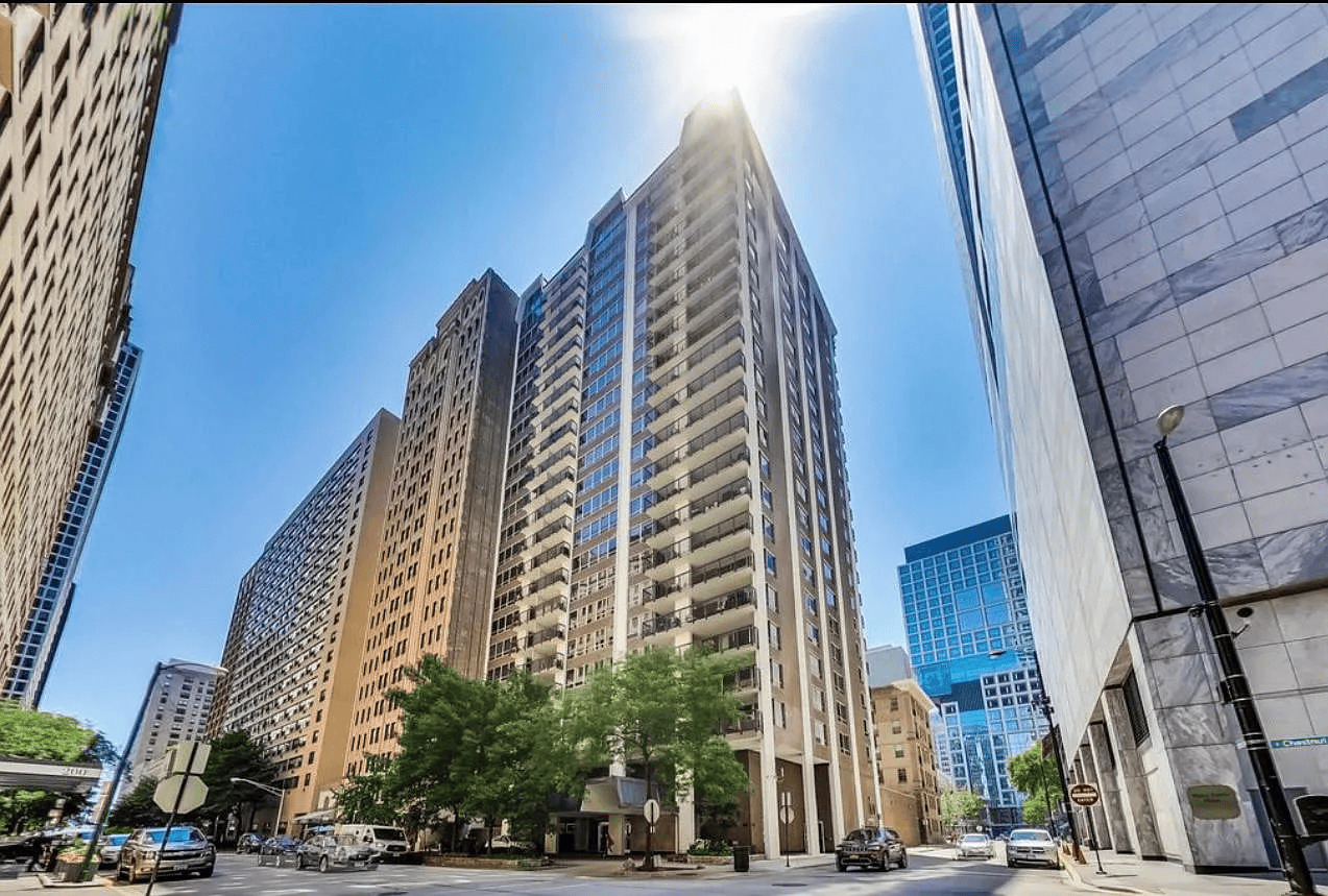 201 E Chestnut Street Unit: 11E