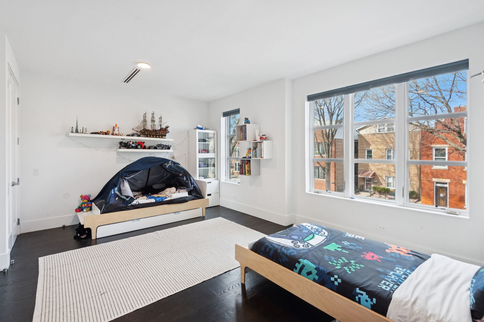 2629 W Superior Street