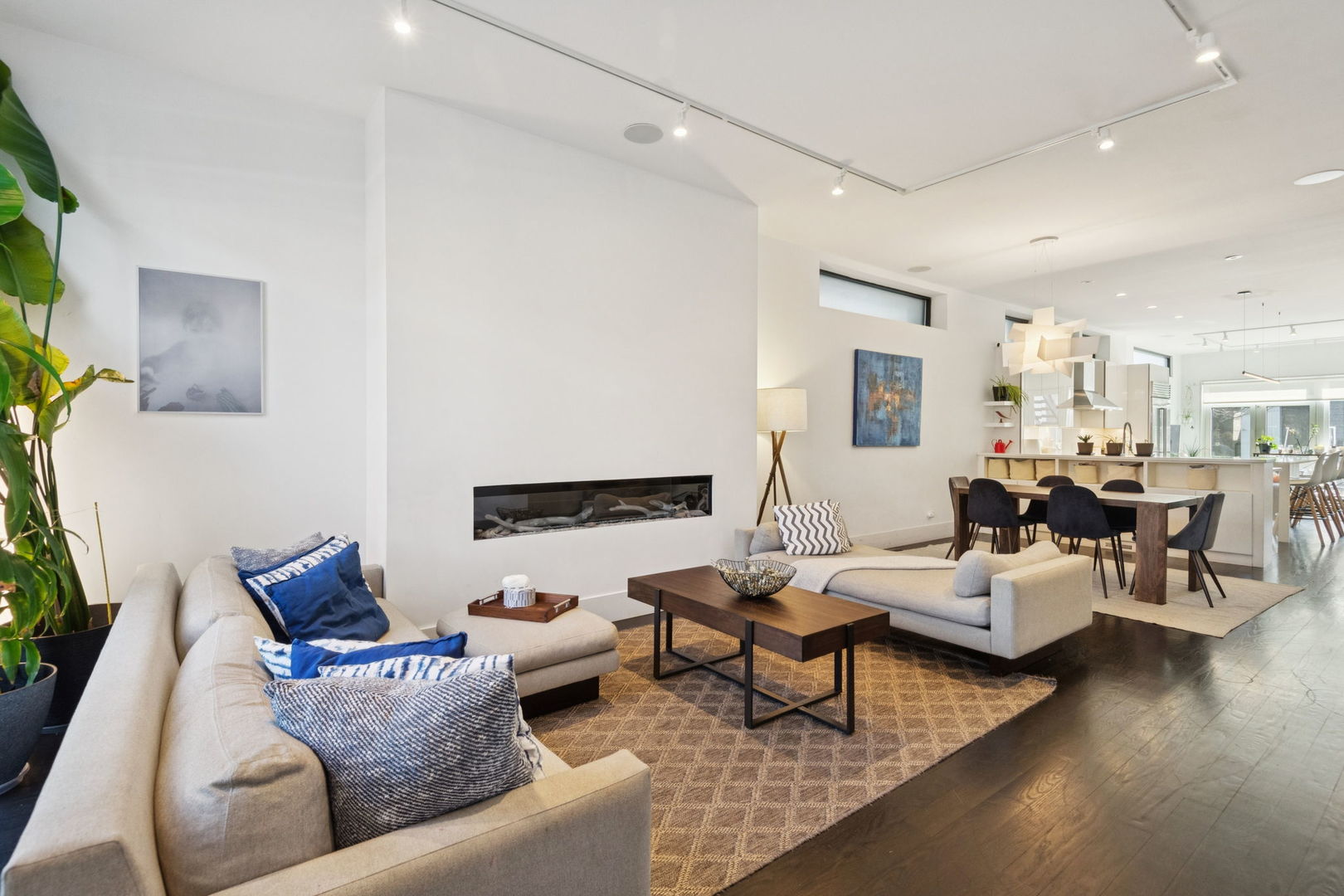 2629 W Superior Street