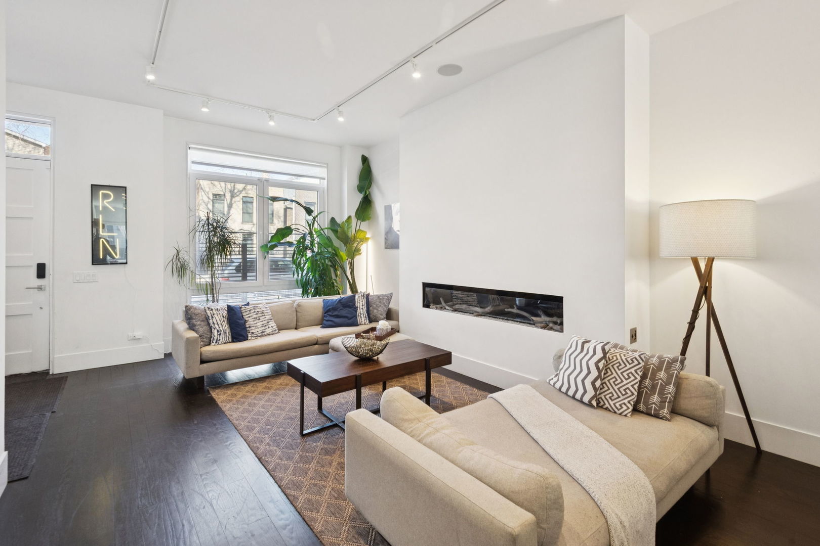 2629 W Superior Street