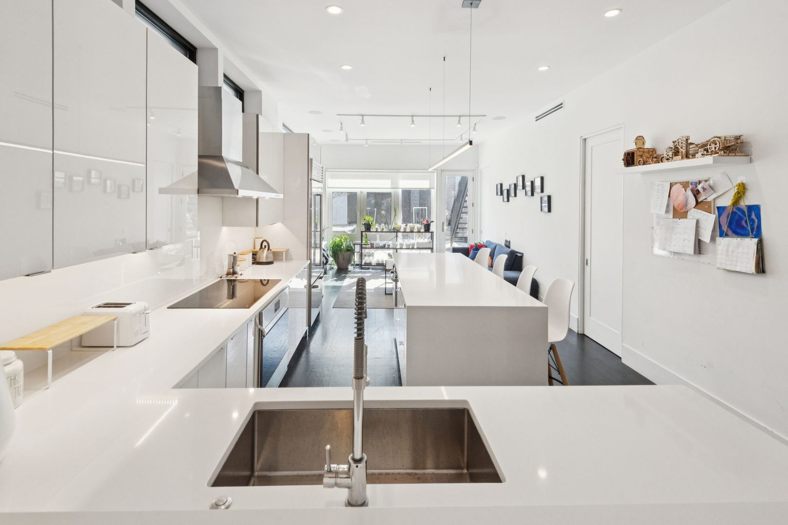 2629 W Superior Street