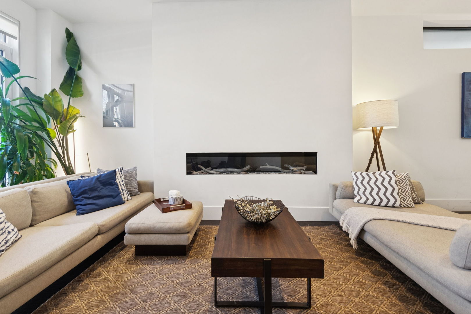 2629 W Superior Street