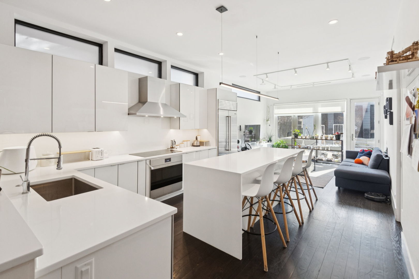 2629 W Superior Street