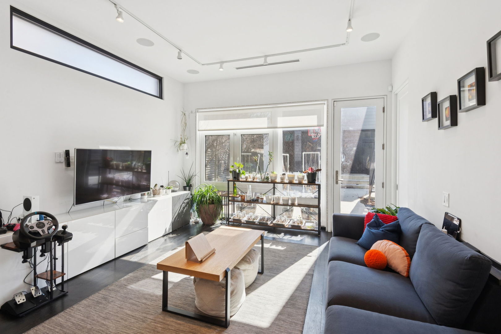 2629 W Superior Street