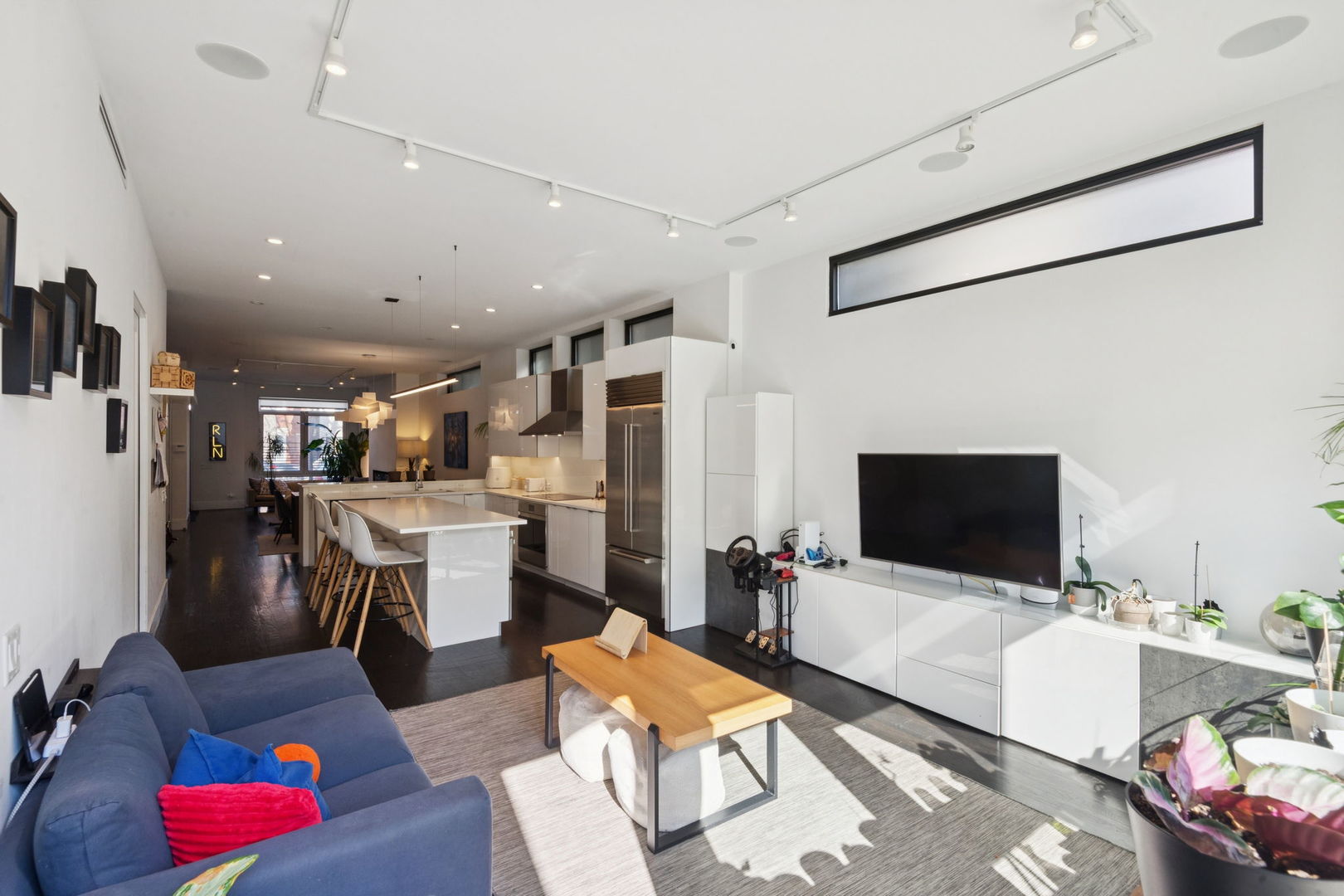 2629 W Superior Street