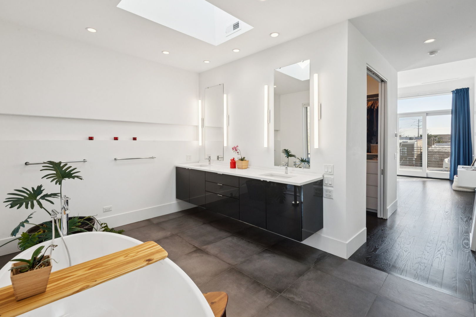 2629 W Superior Street