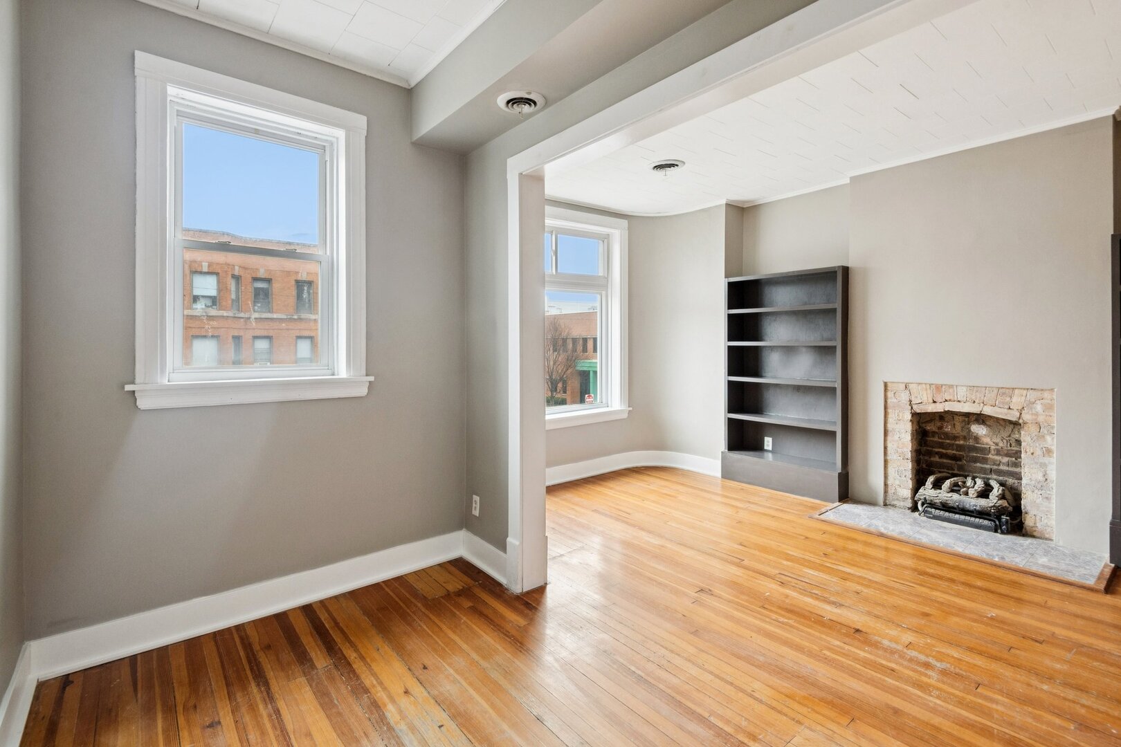 903 W Addison Street Unit: 1