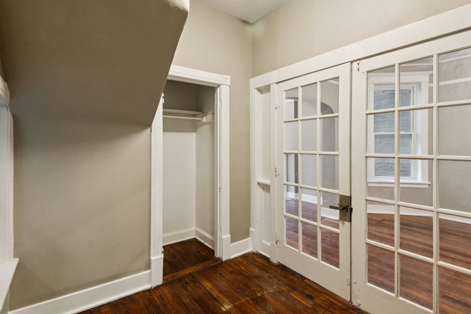 903 W Addison Street Unit: 1