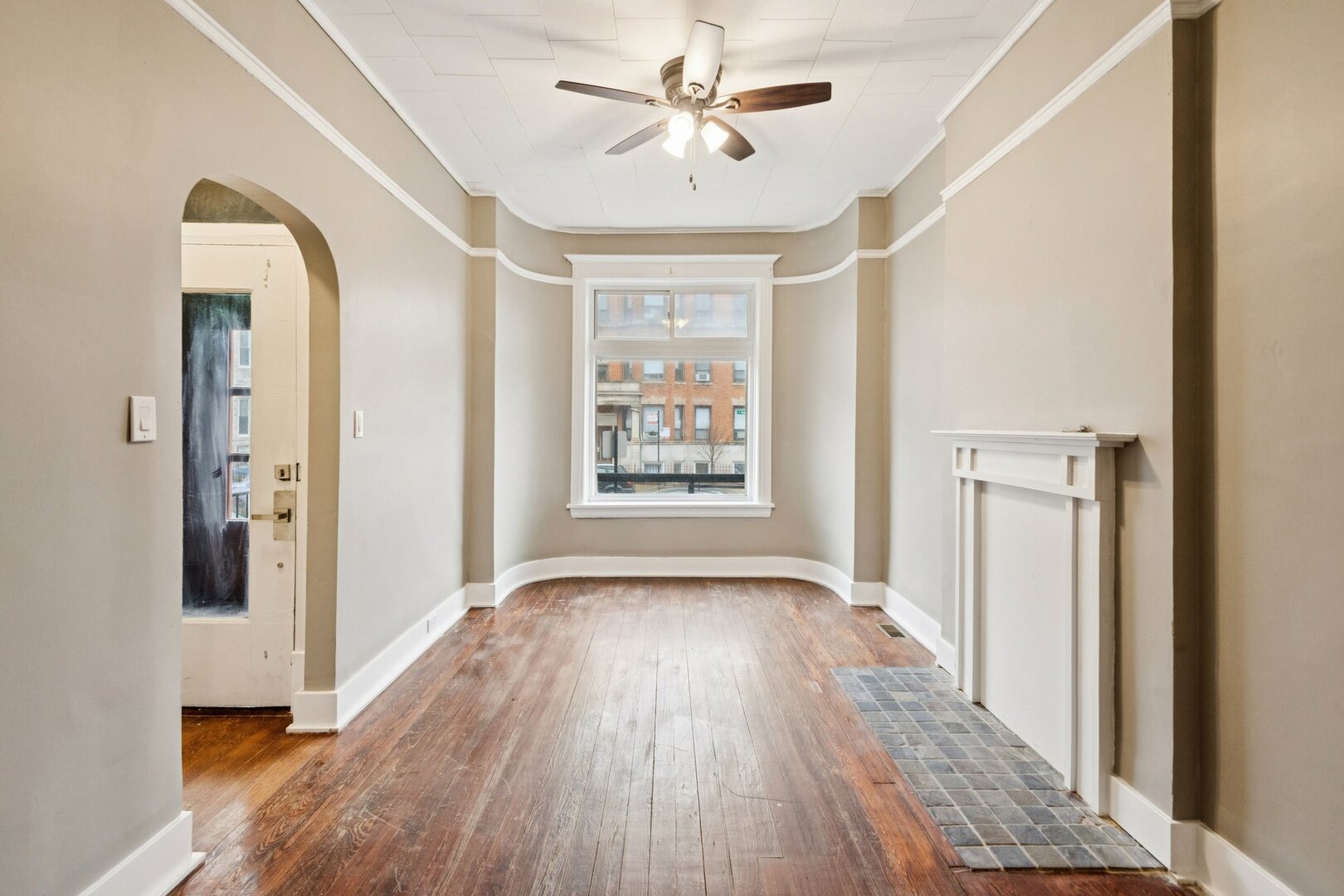 903 W Addison Street Unit: 1