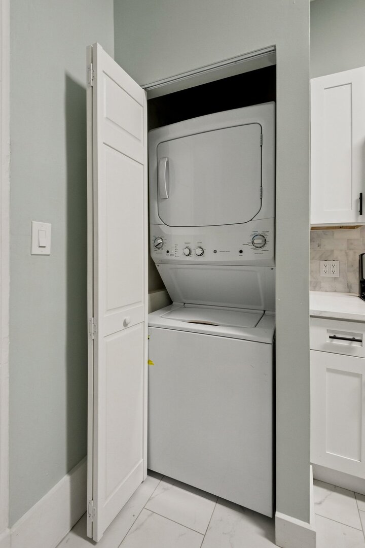 903 W Addison Street Unit: 1