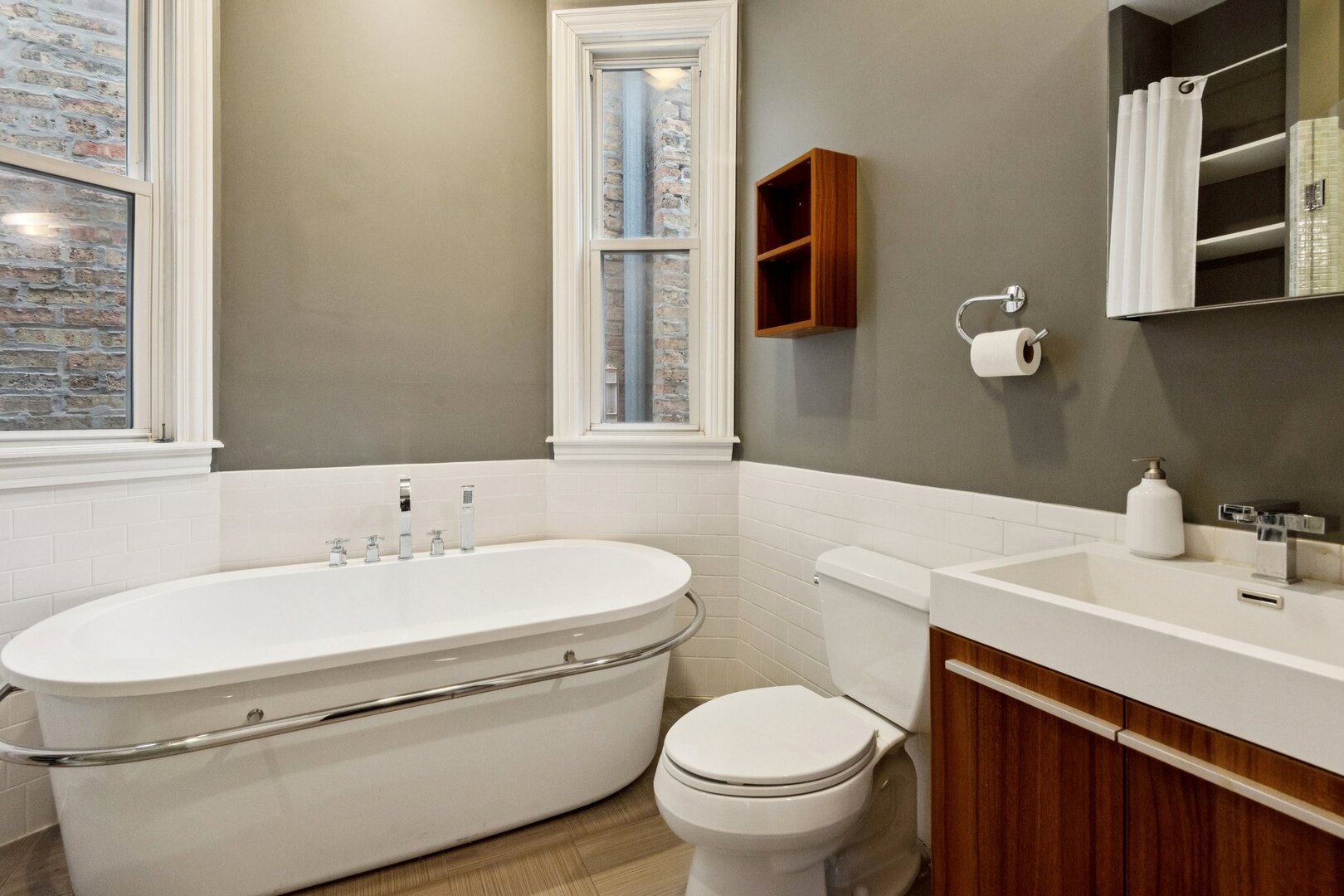 903 W Addison Street Unit: 1