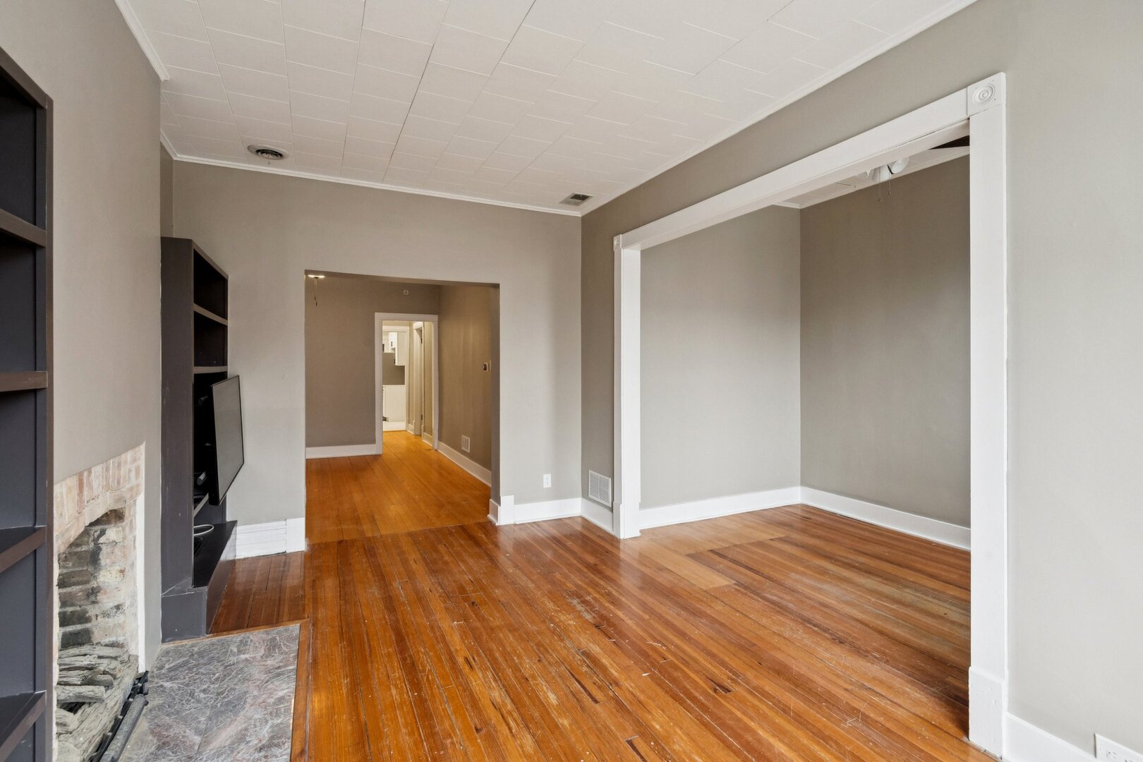 903 W Addison Street Unit: 1