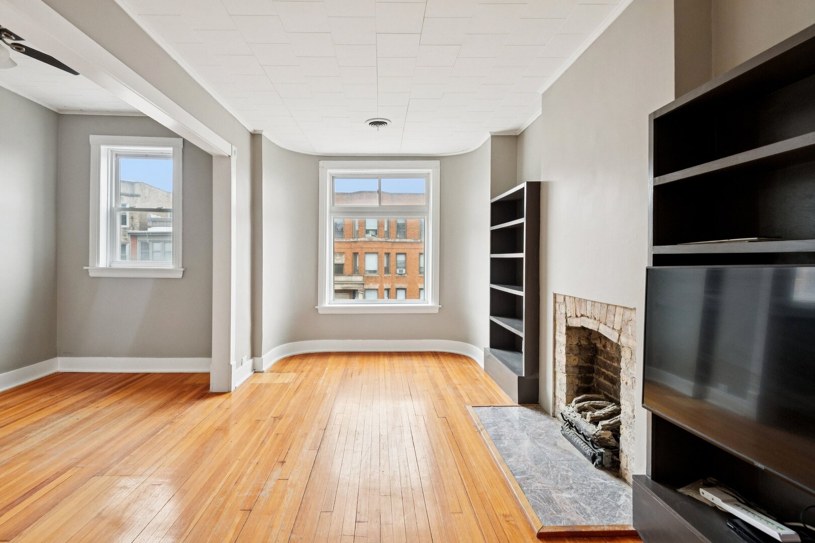 903 W Addison Street Unit: 1