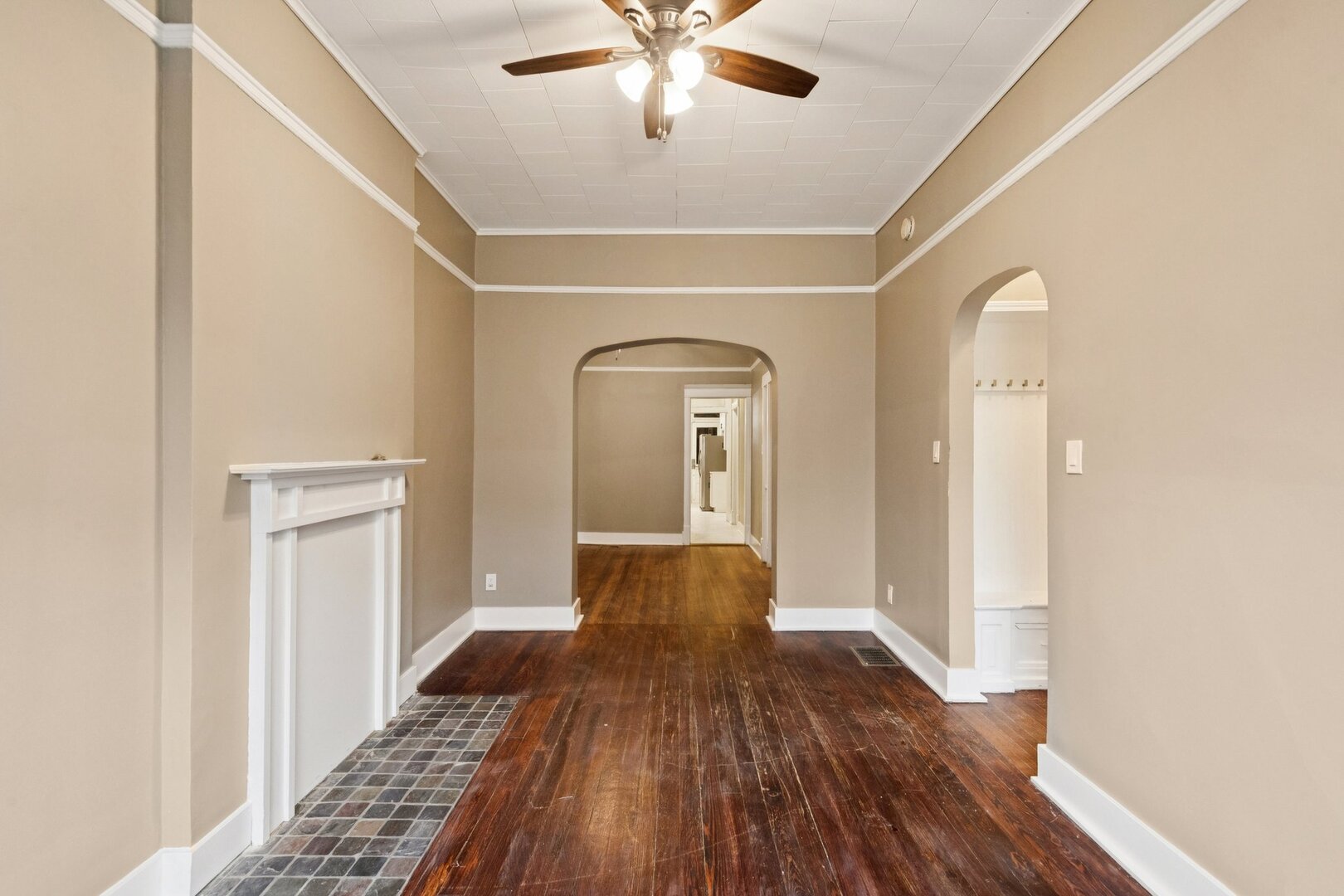 903 W Addison Street Unit: 1