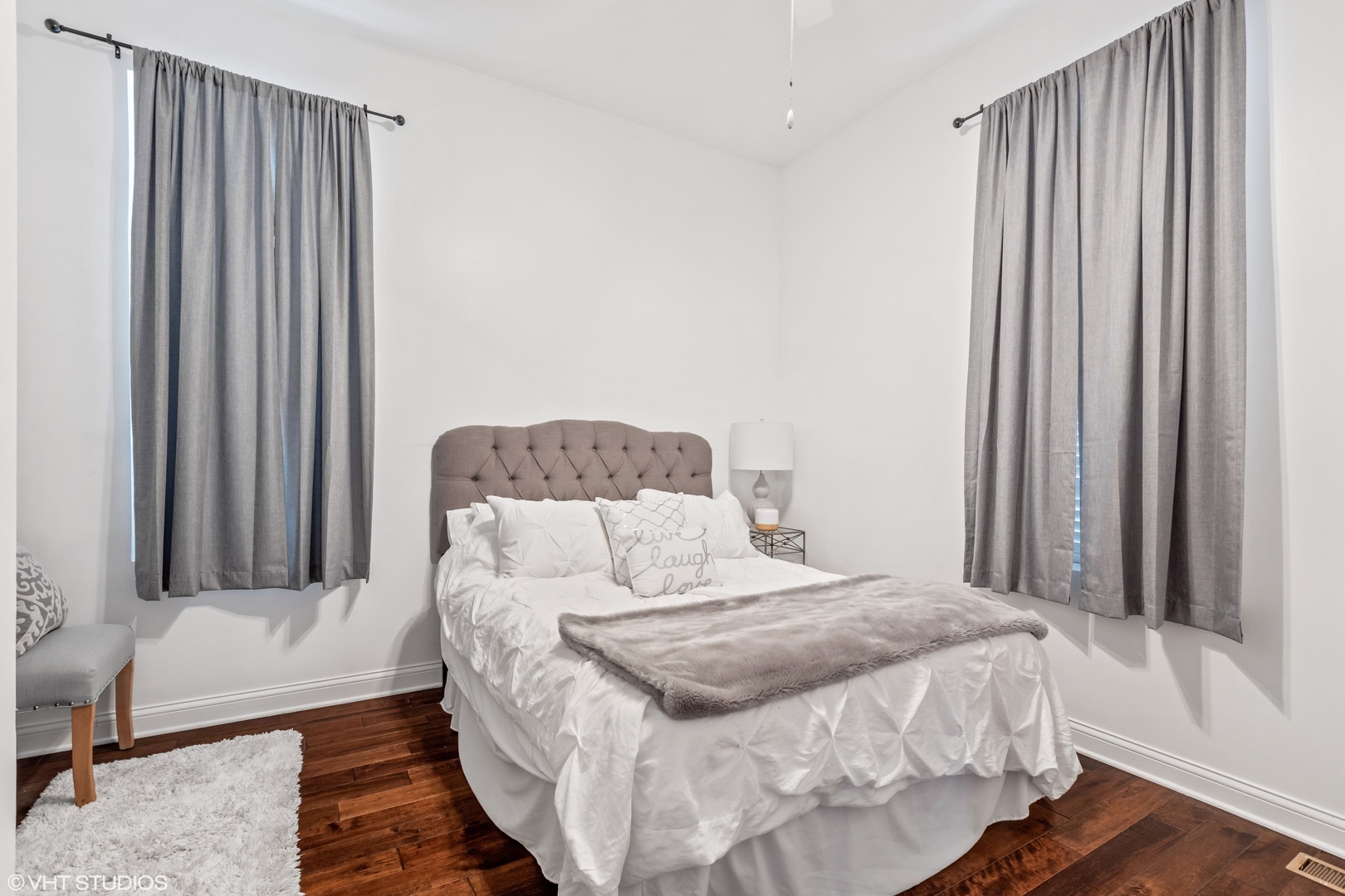 2042 W Crystal Street Unit: 2R