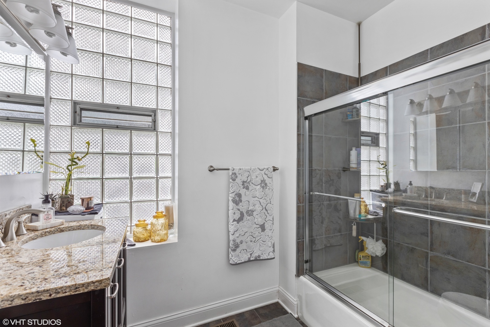 2042 W Crystal Street Unit: 2F