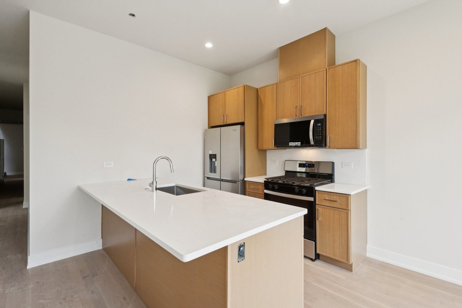3641 N Wilton Avenue Unit: 3