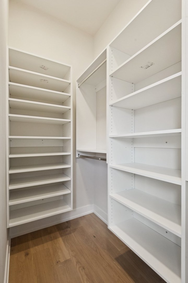 3641 N Wilton Avenue Unit: 3