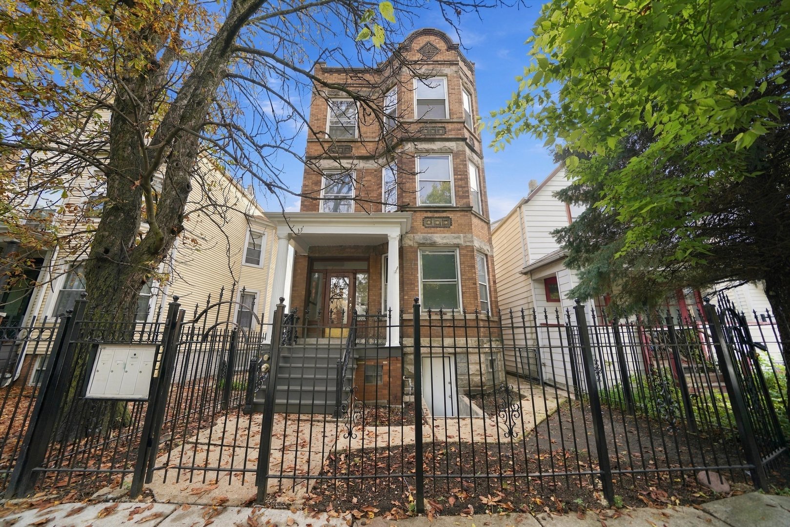 2707 N Central Park Avenue Unit: 1