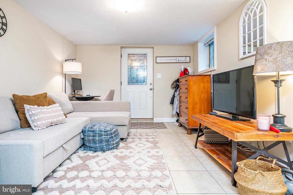 817 ELDER STREET NW Unit: B