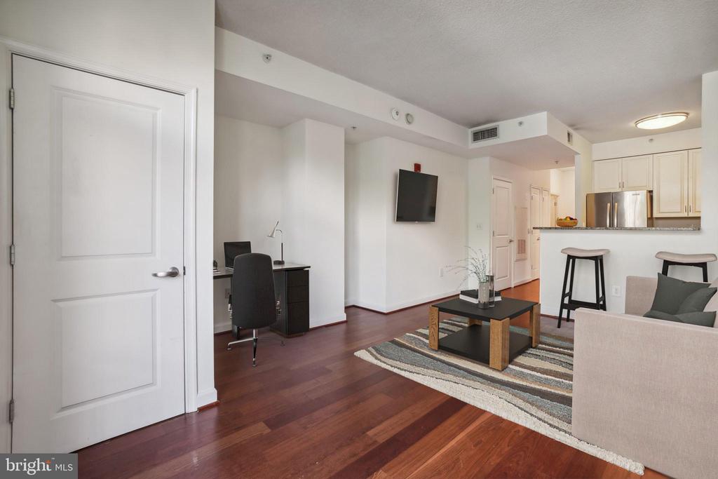 1111 25TH STREET NW Unit: 518