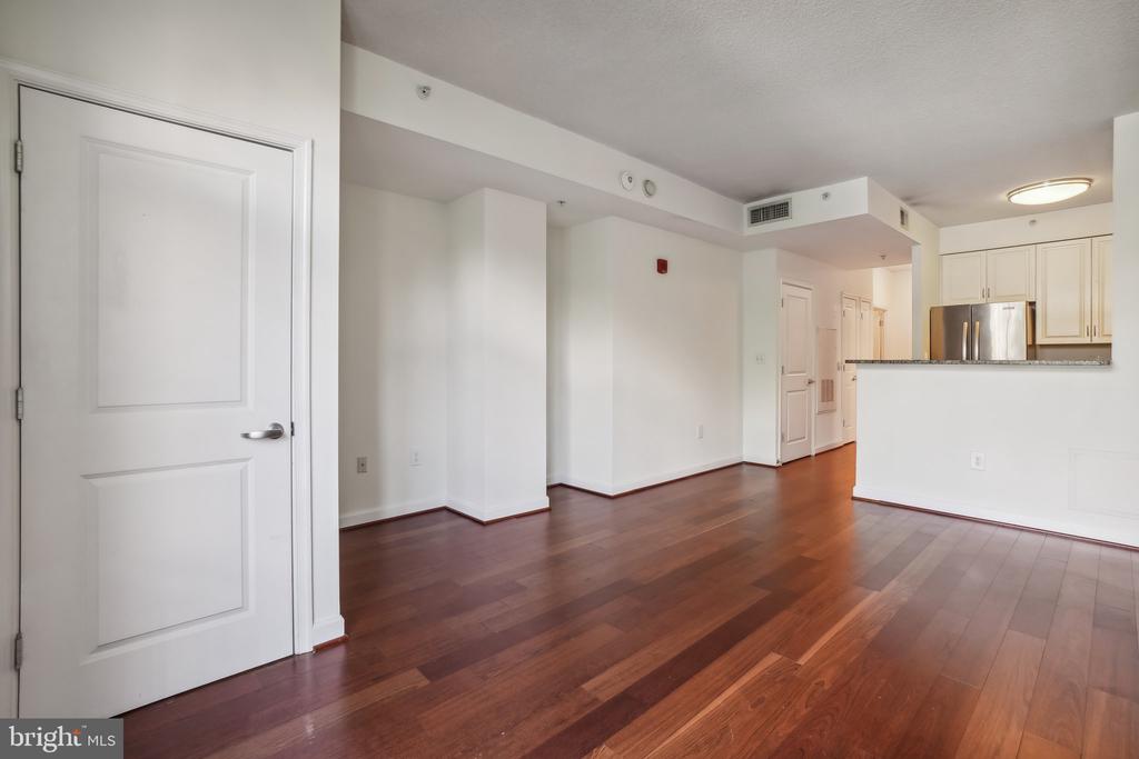 1111 25TH STREET NW Unit: 518