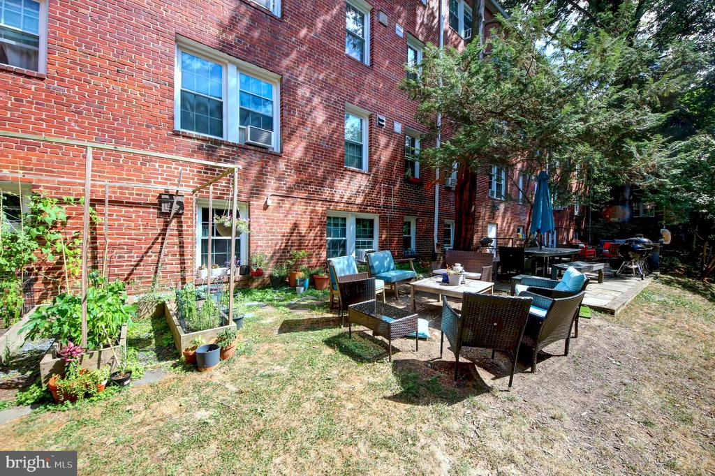 2800 DEVONSHIRE PLACE NW Unit: 301