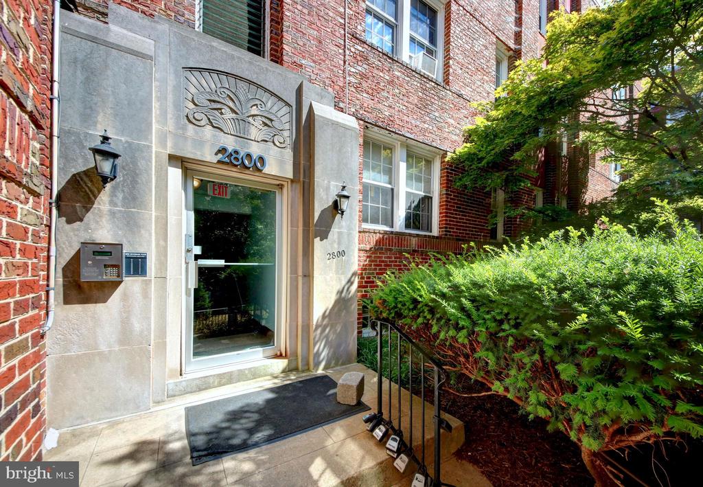 2800 DEVONSHIRE PLACE NW Unit: 301