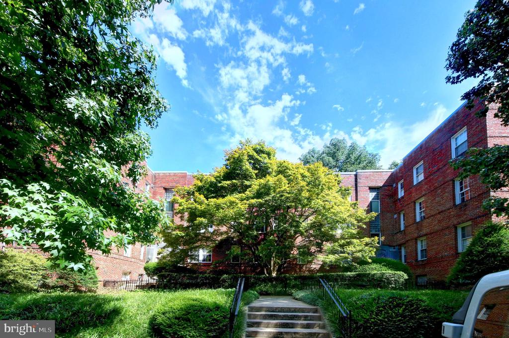 2800 DEVONSHIRE PLACE NW Unit: 301