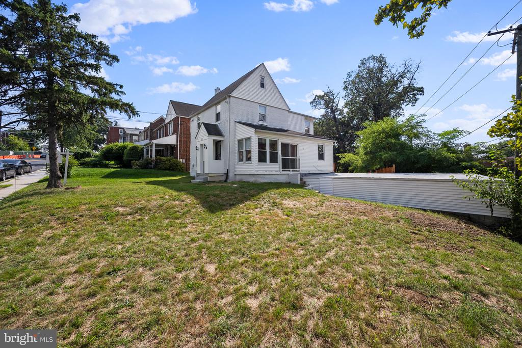 960 DIVISION AVENUE NE
