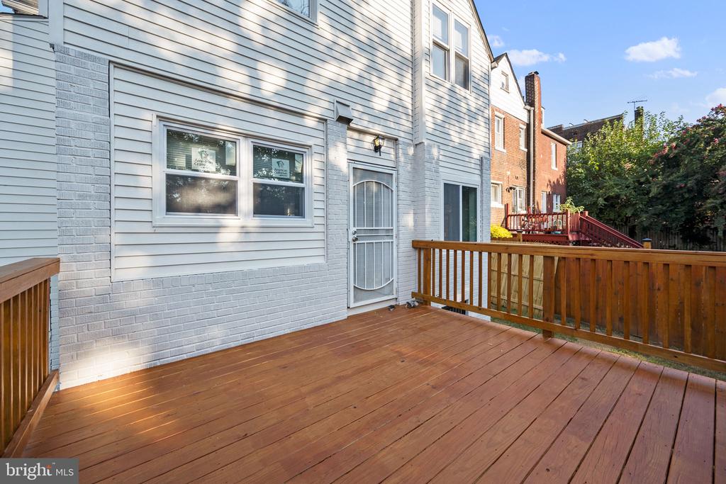 960 DIVISION AVENUE NE