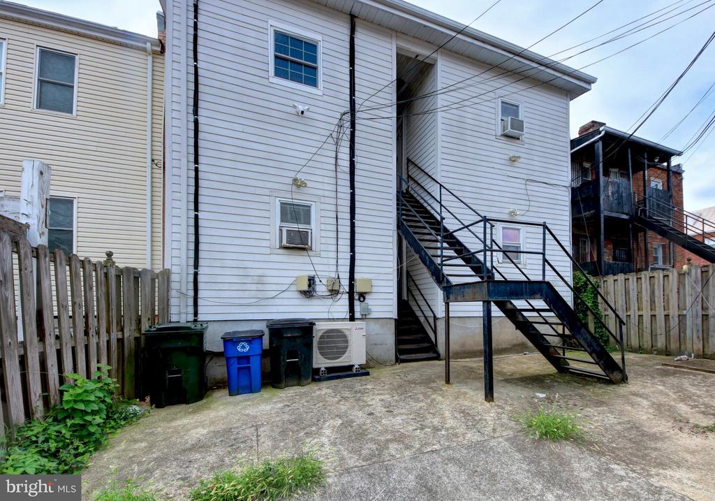 1602 ISHERWOOD STREET NE Unit: 2