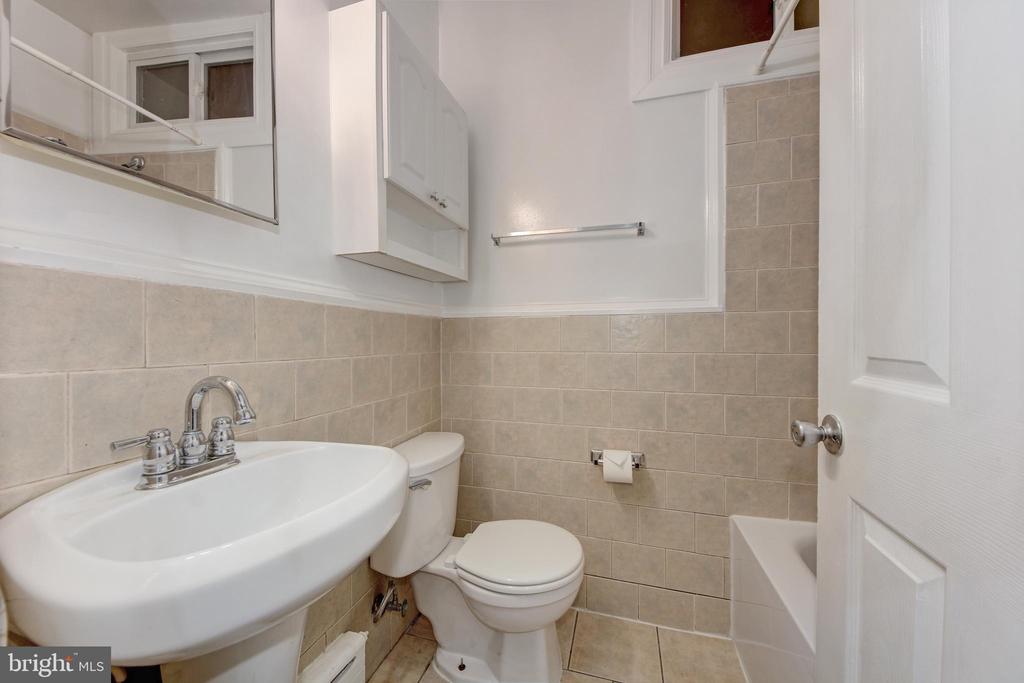 1602 ISHERWOOD STREET NE Unit: 2