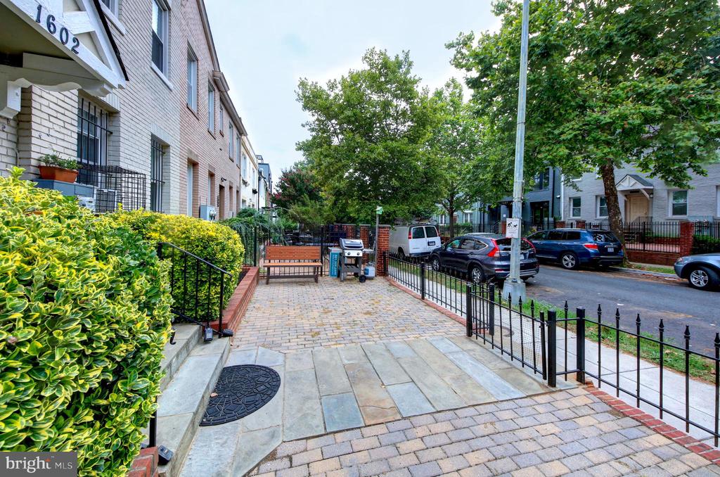 1602 ISHERWOOD STREET NE Unit: 2