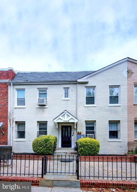 1602 ISHERWOOD STREET NE Unit: 2