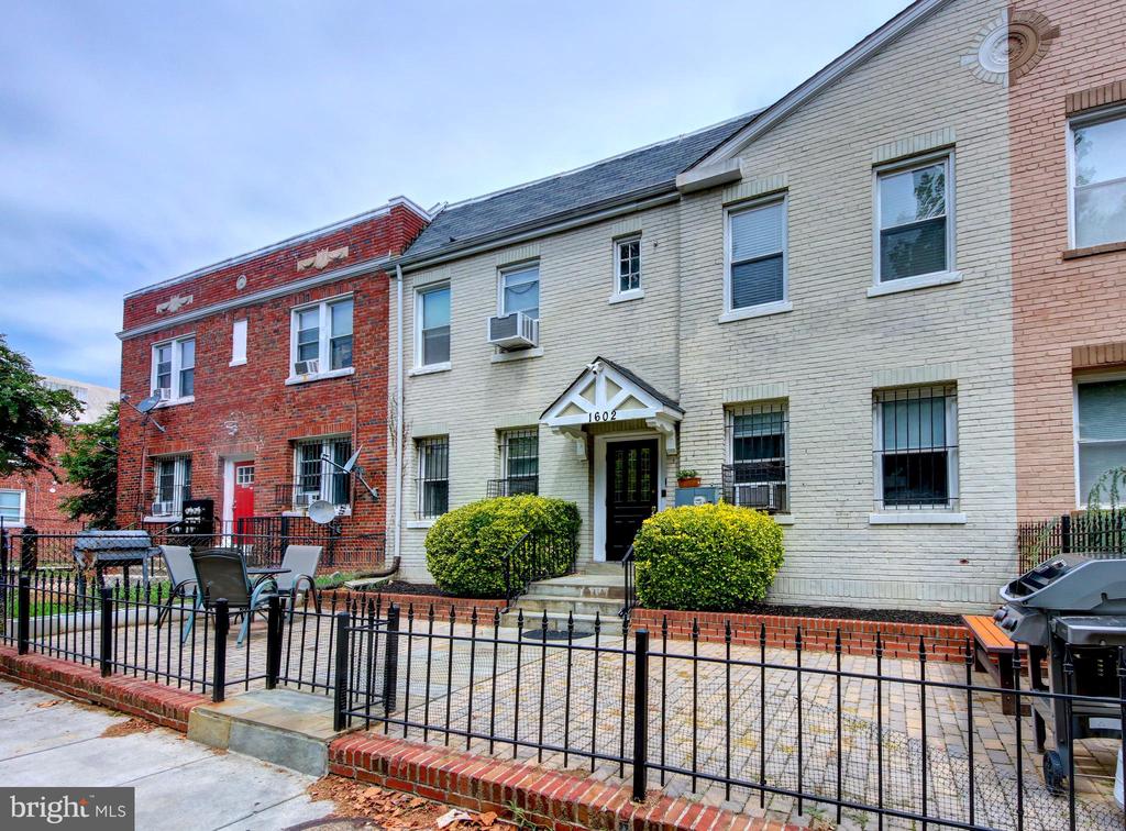 1602 ISHERWOOD STREET NE Unit: 2