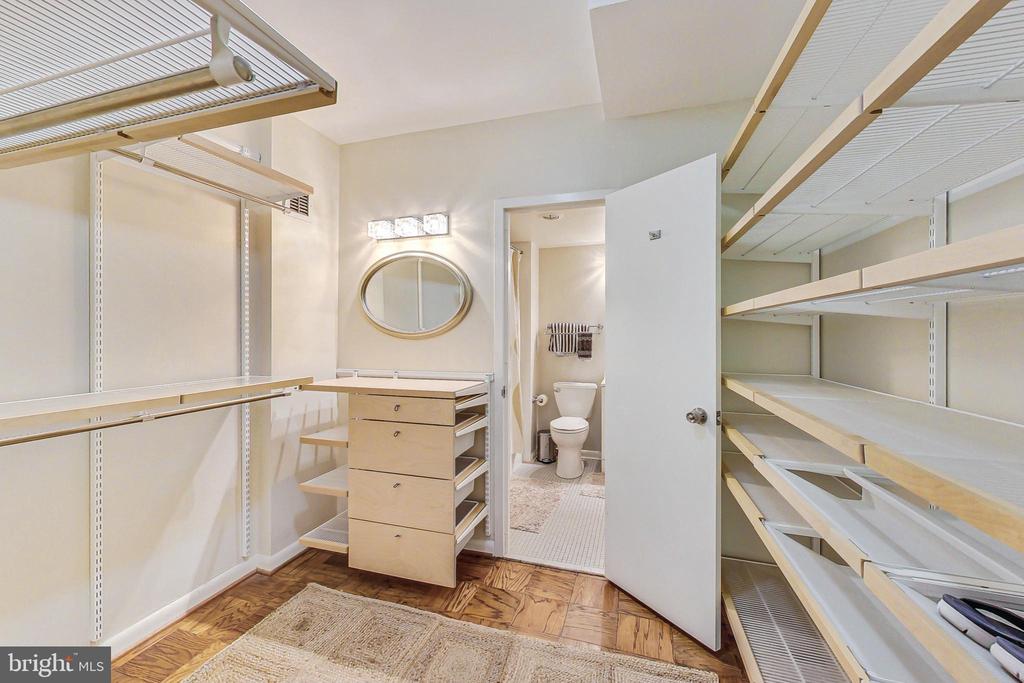 4100 CATHEDRAL AVENUE NW Unit: 604