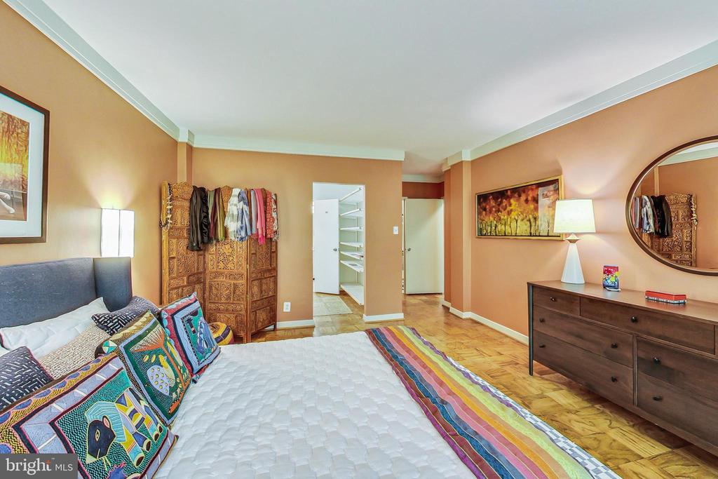 4100 CATHEDRAL AVENUE NW Unit: 604