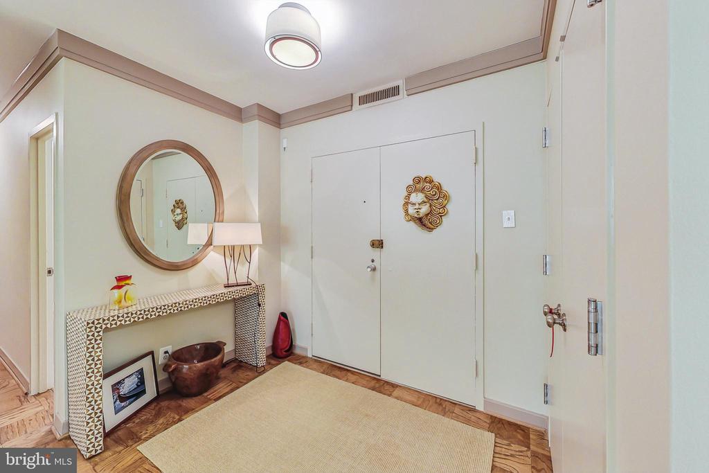 4100 CATHEDRAL AVENUE NW Unit: 604