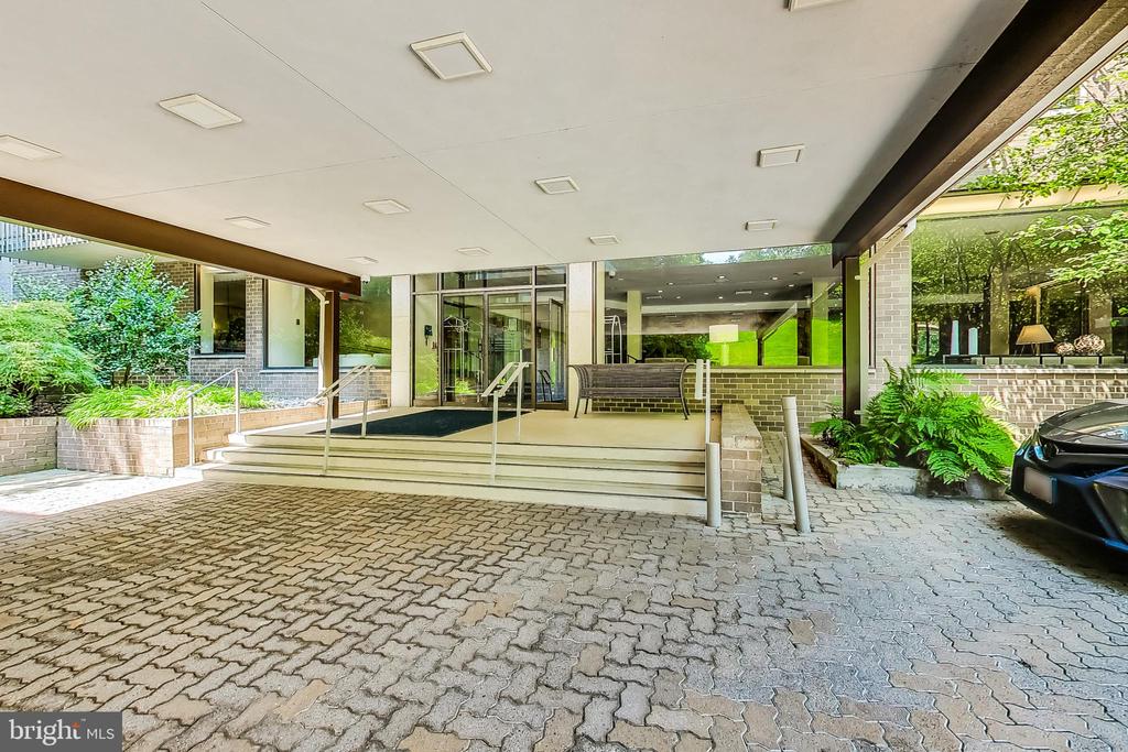 4100 CATHEDRAL AVENUE NW Unit: 604