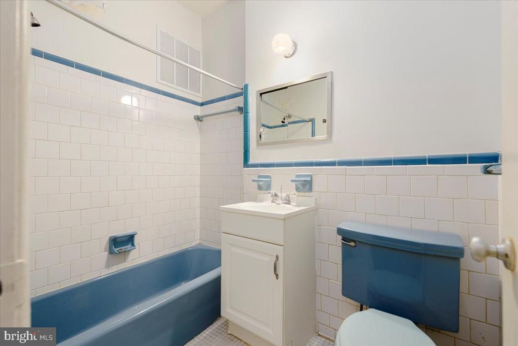 2325 42ND STREET NW Unit: 109