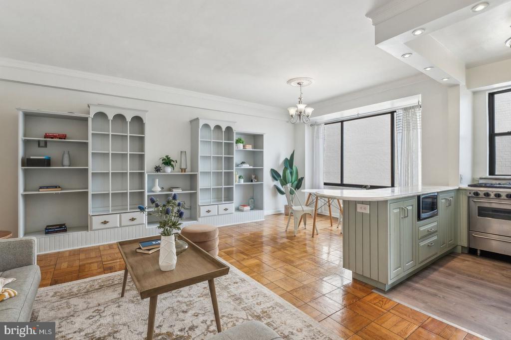 1 SCOTT CIRCLE NW Unit: 721