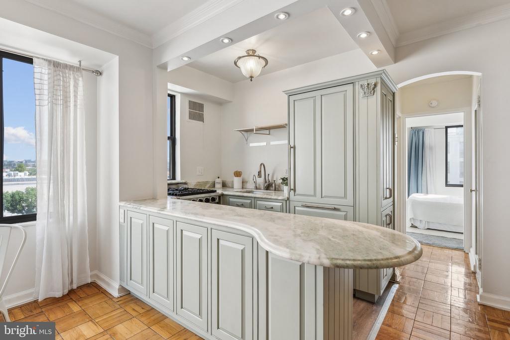 1 SCOTT CIRCLE NW Unit: 721