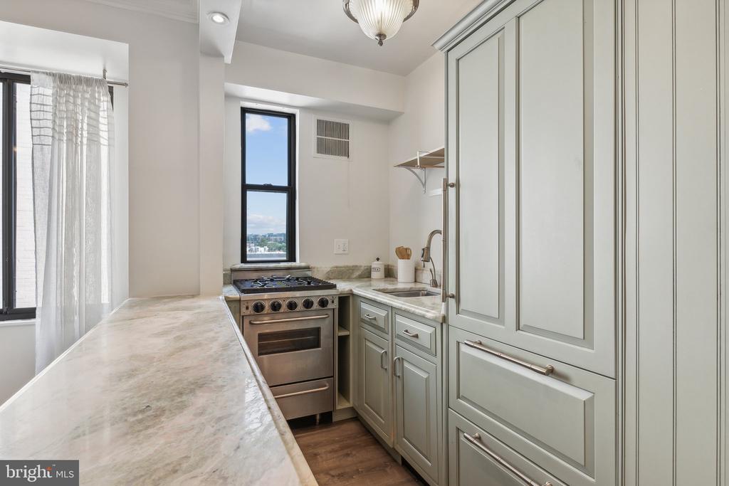 1 SCOTT CIRCLE NW Unit: 721